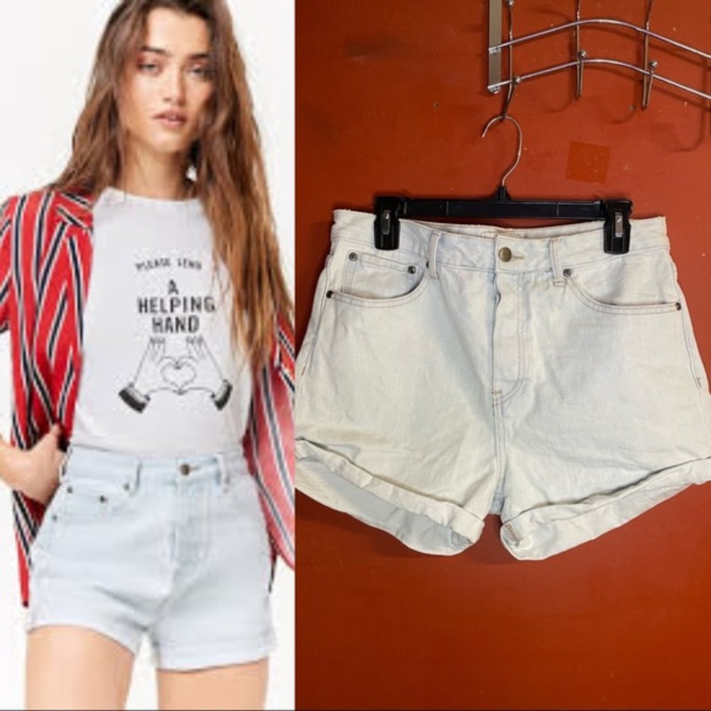 Forever 21 Women’s Light Washed Cuffed Jean Short